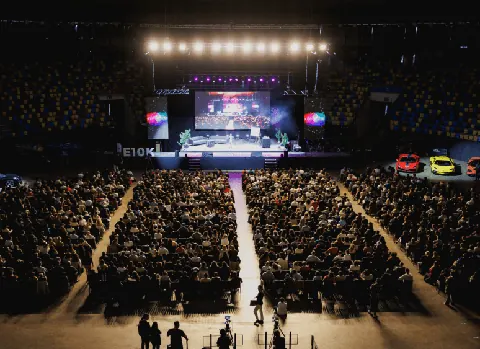 Público de Infinity frente al escenario